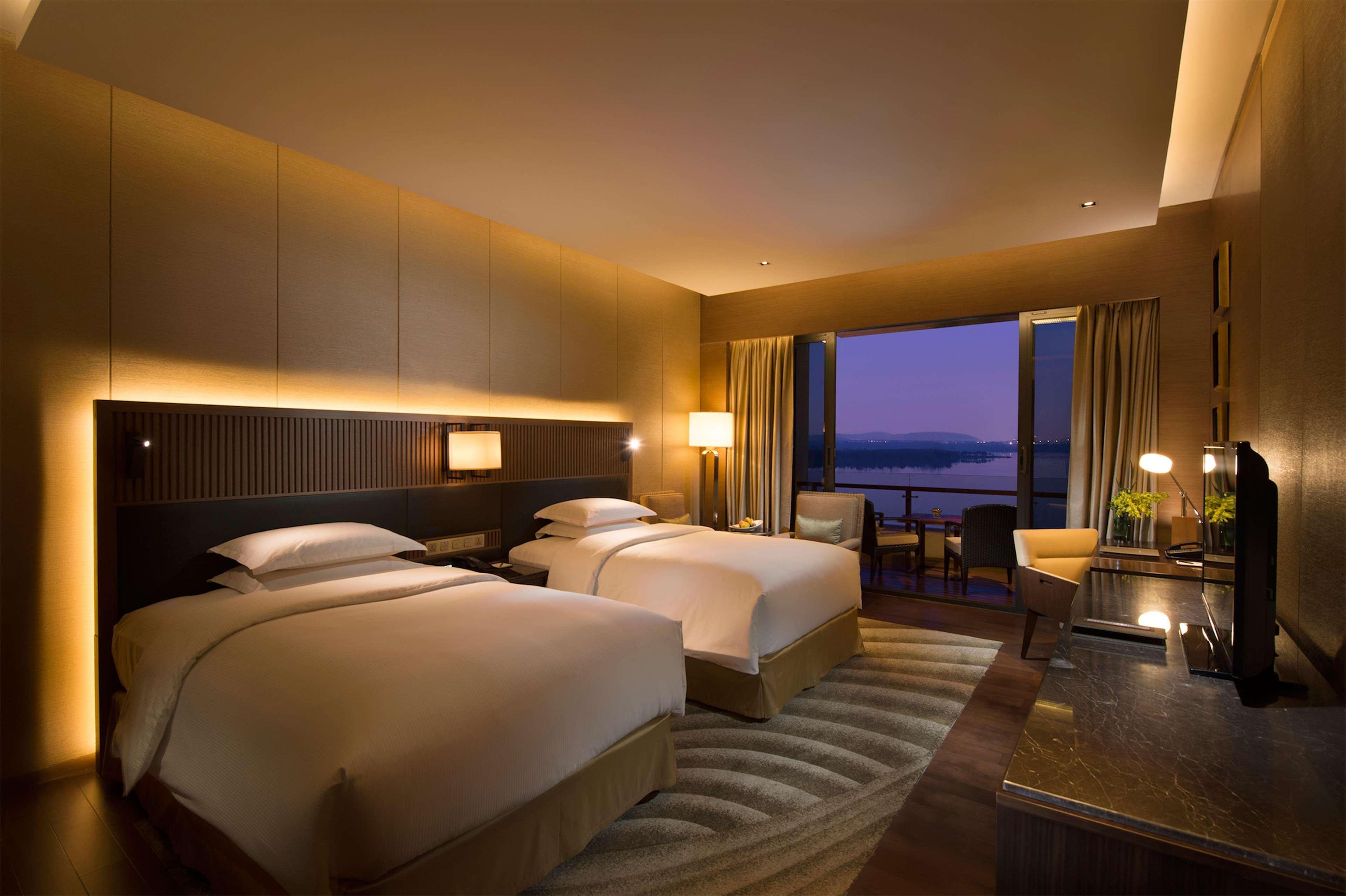 Hilton Wuhan Optics Valley Exteriér fotografie