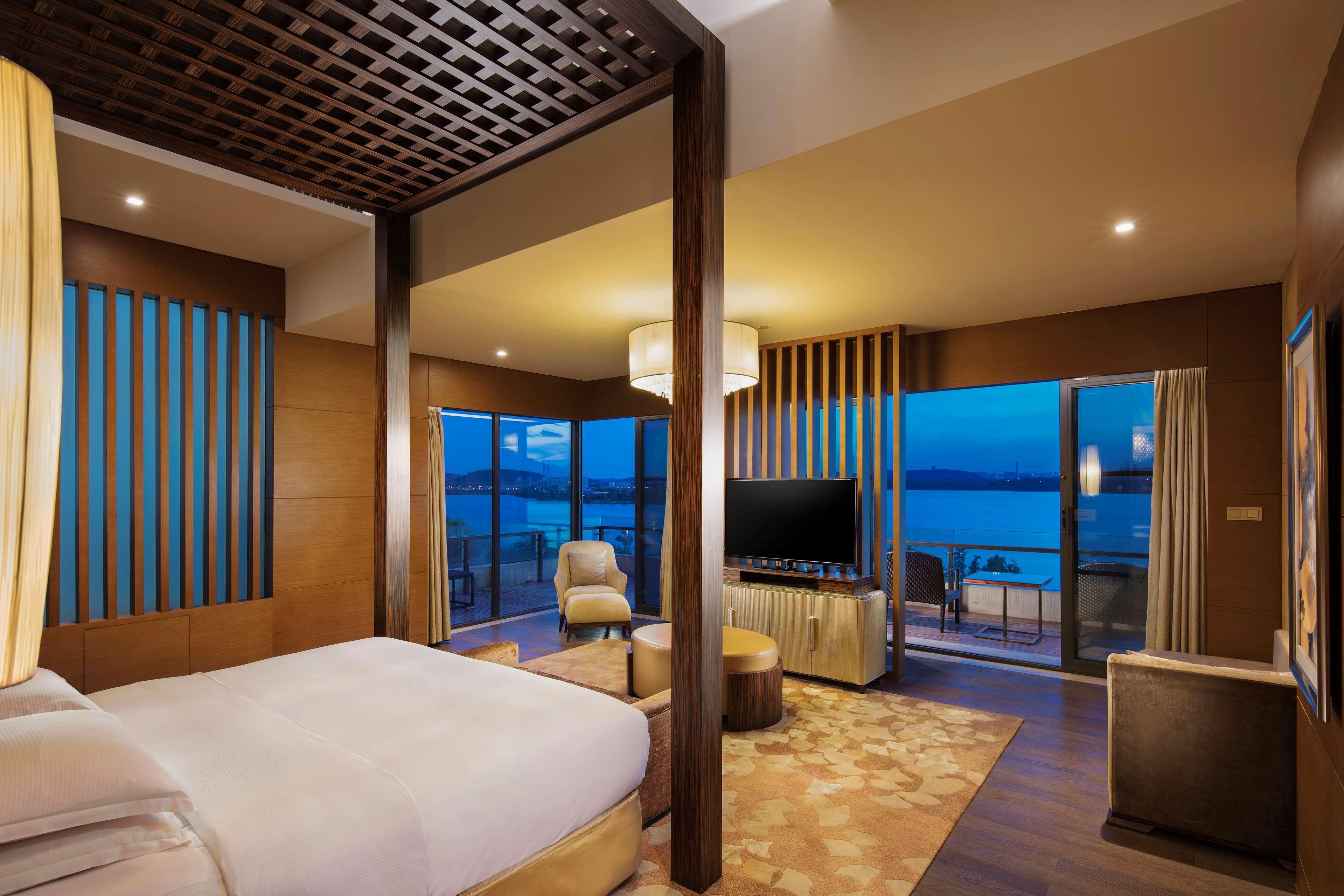 Hilton Wuhan Optics Valley Exteriér fotografie