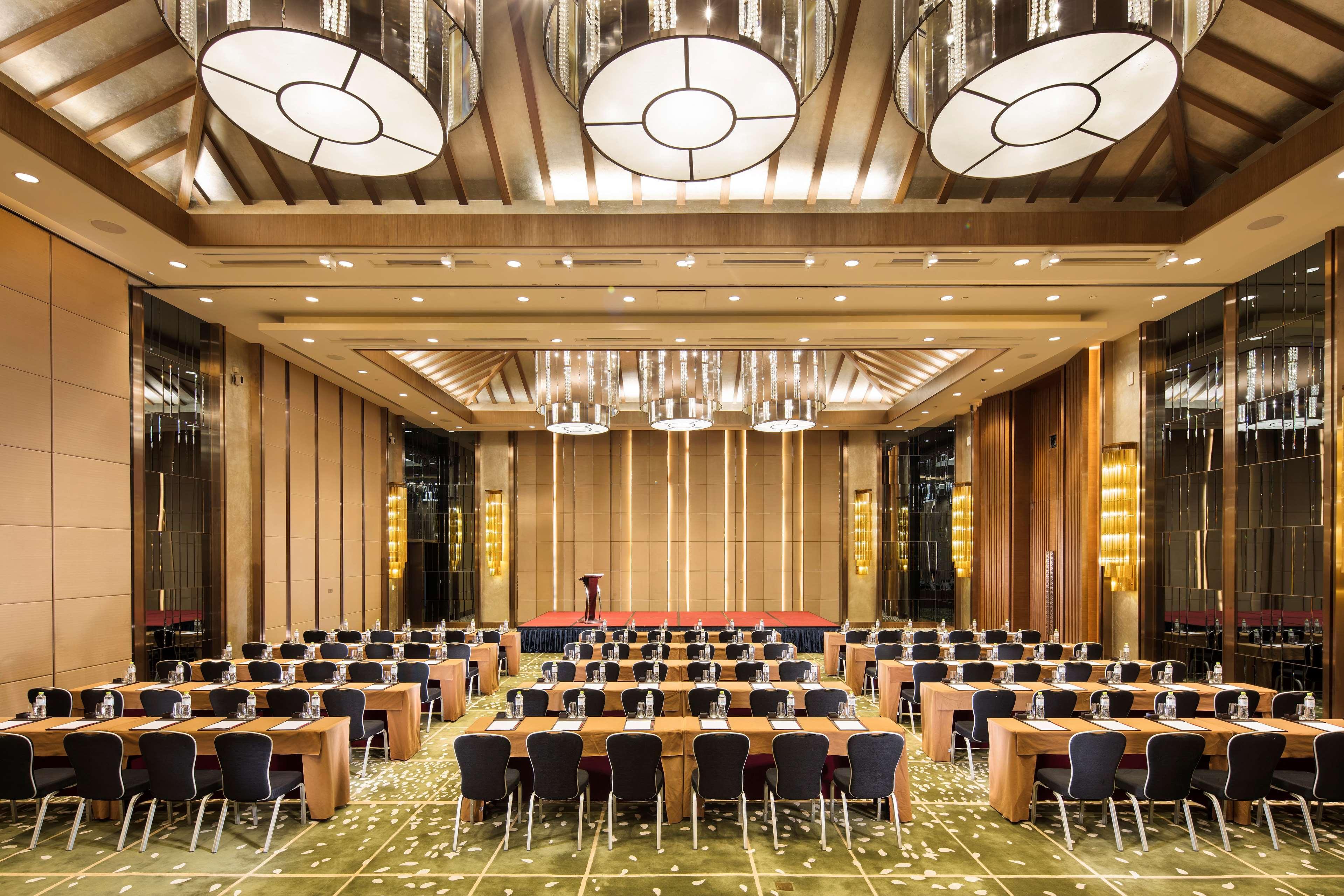 Hilton Wuhan Optics Valley Exteriér fotografie