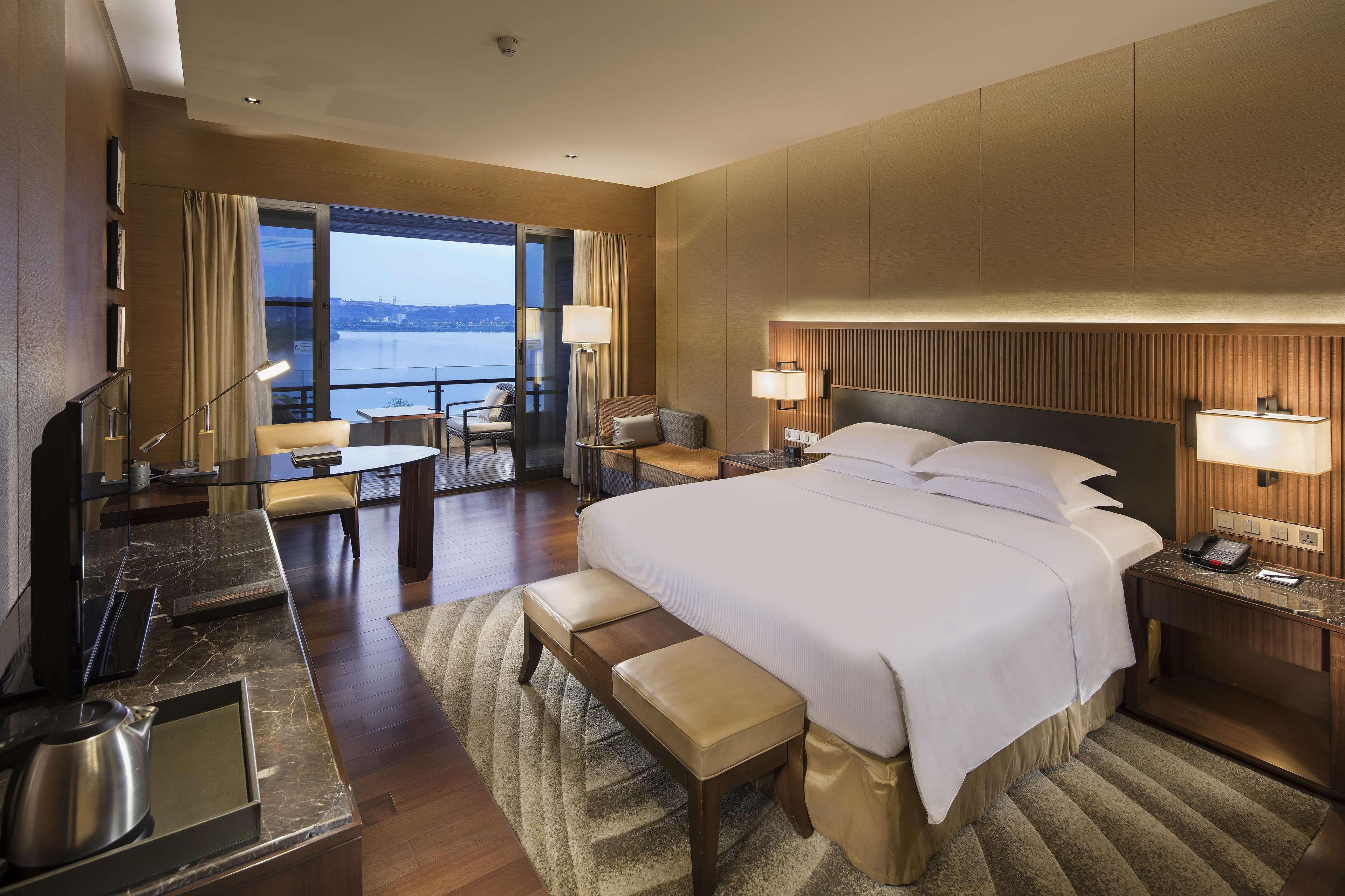 Hilton Wuhan Optics Valley Exteriér fotografie