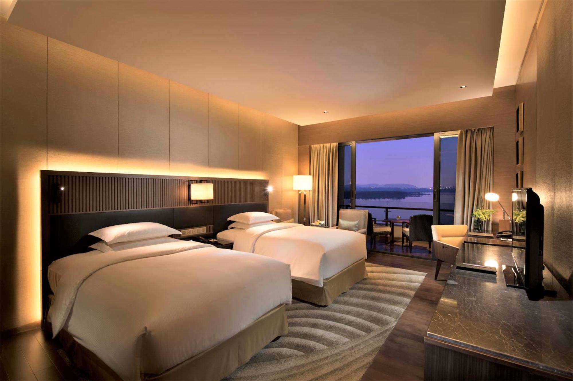 Hilton Wuhan Optics Valley Exteriér fotografie