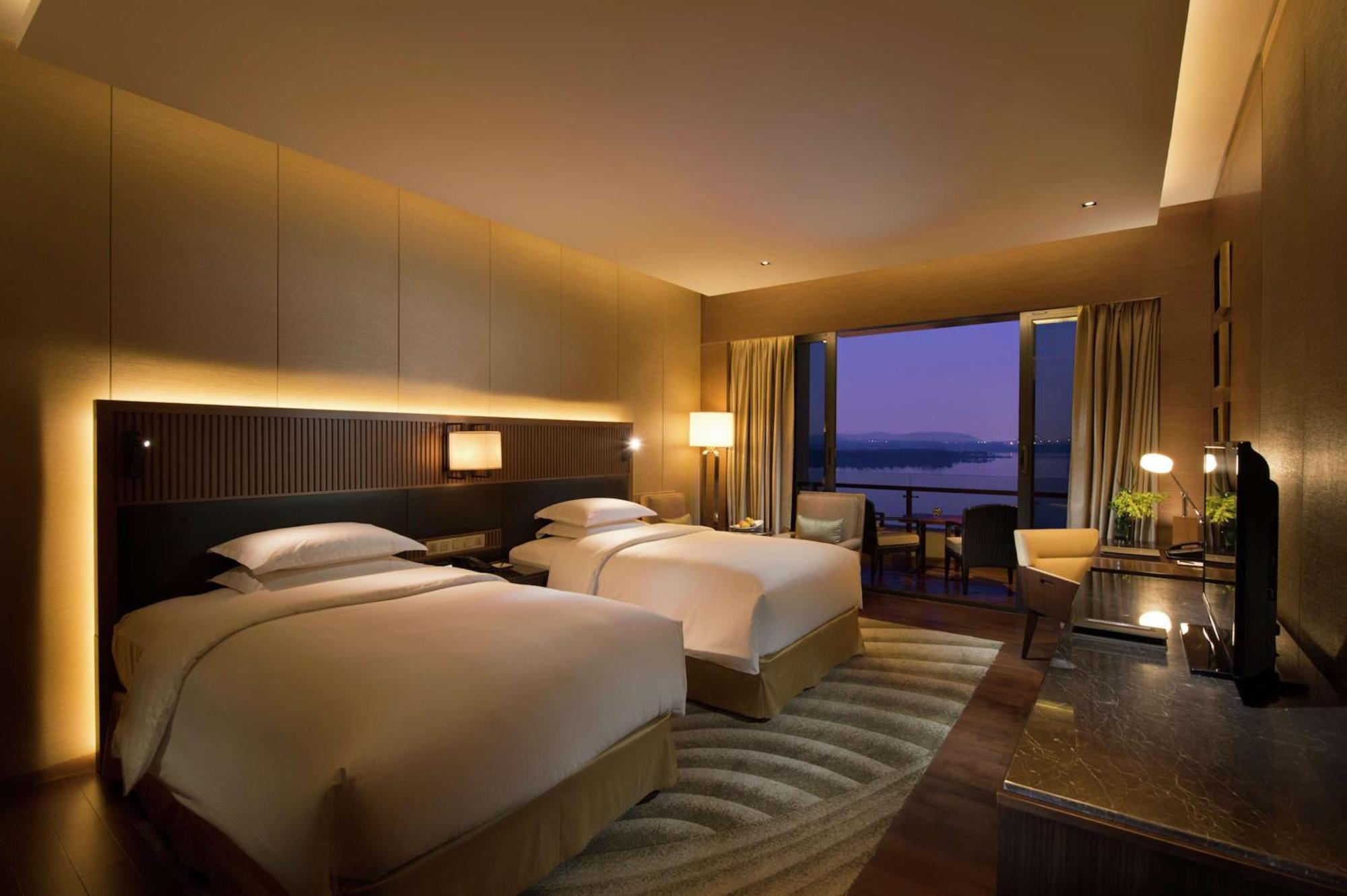Hilton Wuhan Optics Valley Exteriér fotografie