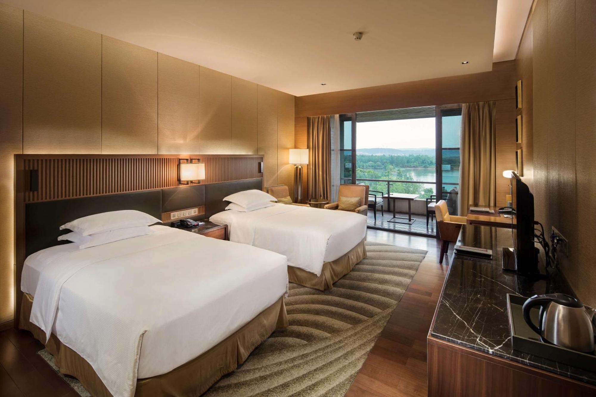 Hilton Wuhan Optics Valley Exteriér fotografie