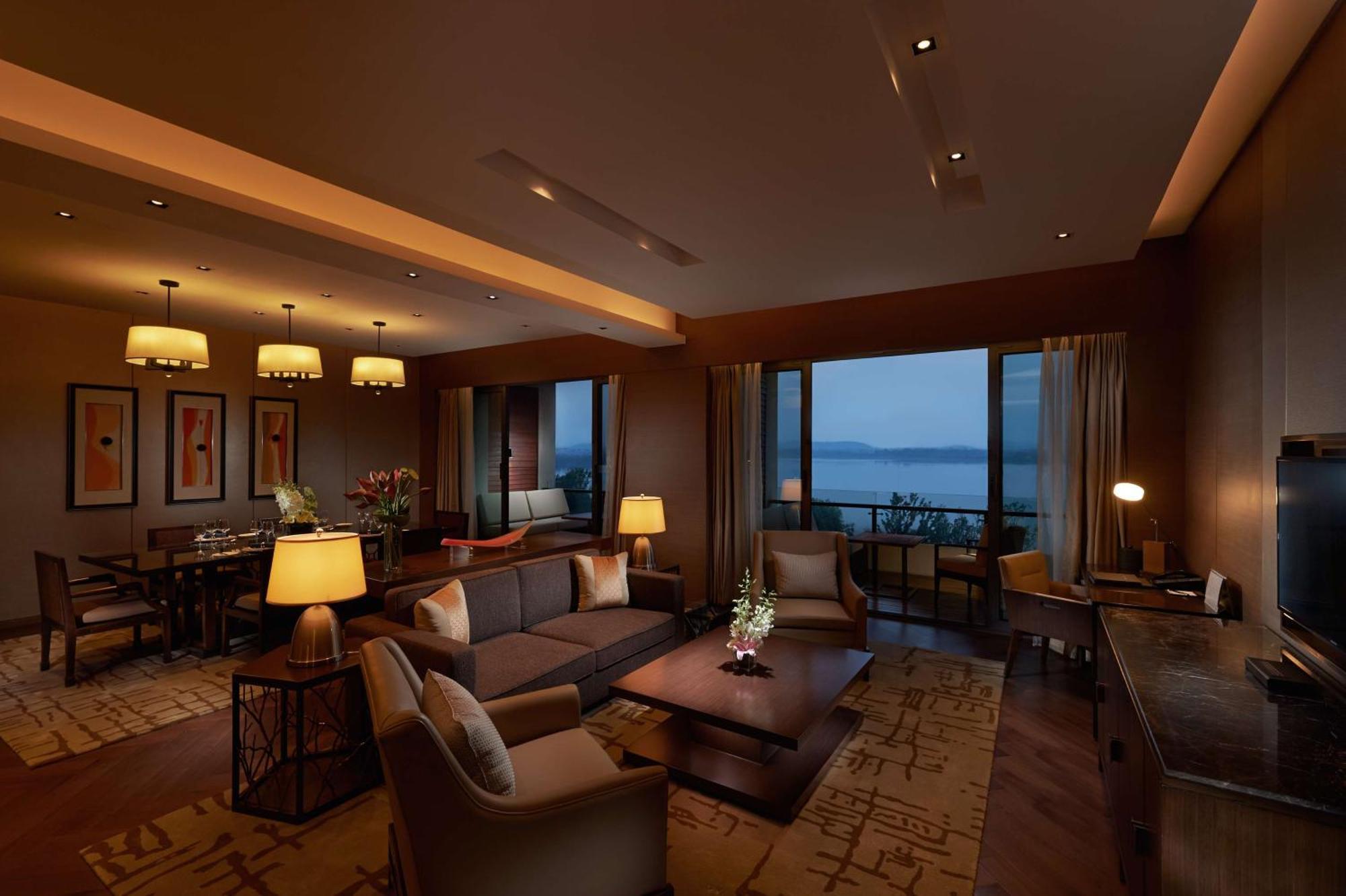Hilton Wuhan Optics Valley Exteriér fotografie