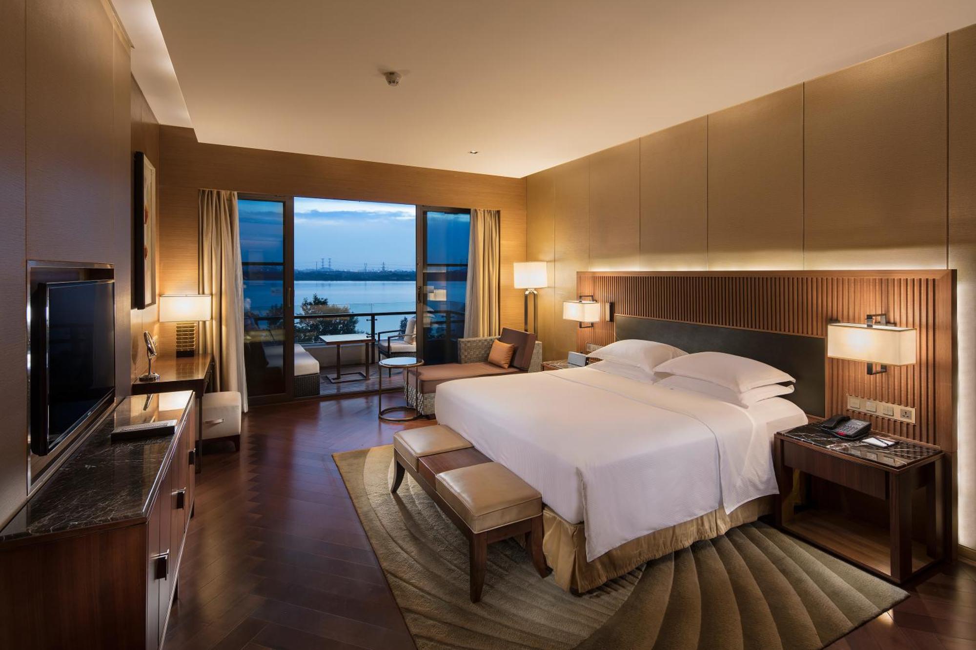 Hilton Wuhan Optics Valley Exteriér fotografie